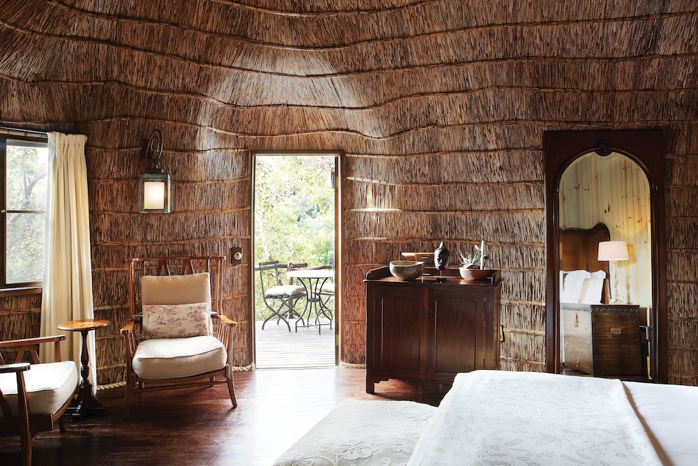 Luxury Chalet, 1 King Bed (Thached Chalet, Outdoor Shower) photo 1