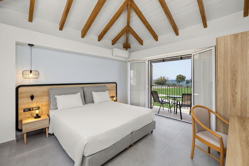 Double Superior Room with Side Sea View photo 1
