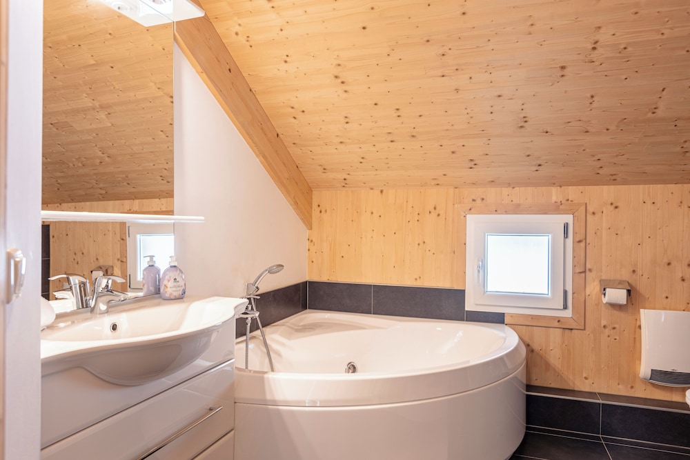 Ferienhaus # 13 mit 4 Schlafzimmern & IR-Sauna