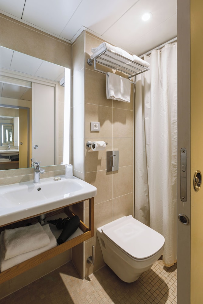 Classic Double or Twin Room - Photo 6