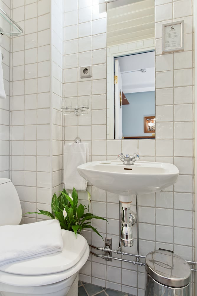 Captains Single Room