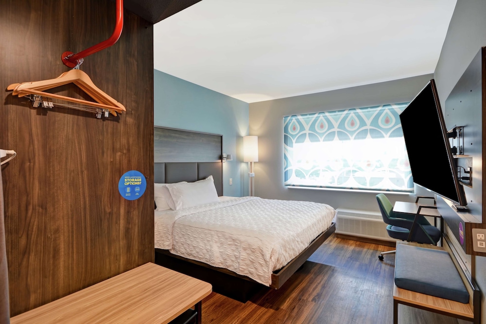 Room, 1 King Bed, Accessible (Roll-In Shower) - Photo 2