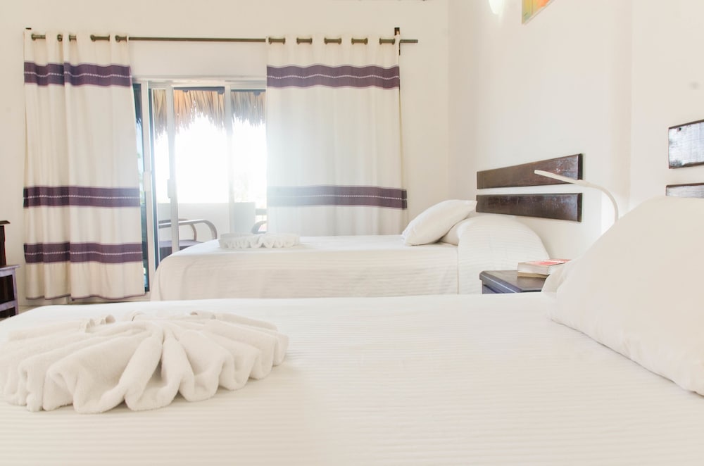 Standard Double Room, 2 Double Beds, Pool View photo 2