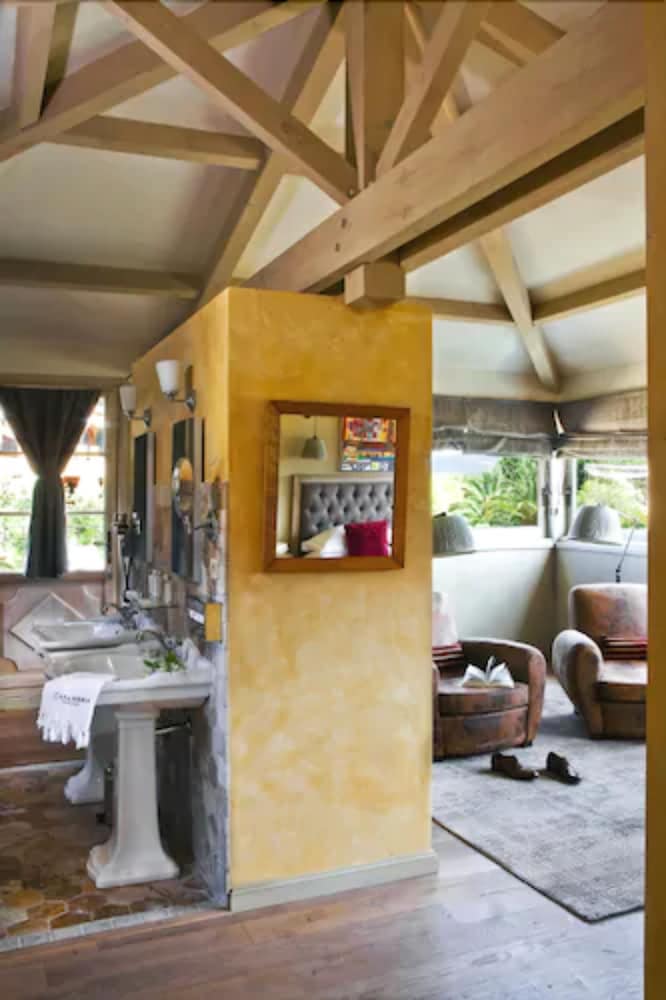 Superior Suite, 1 Bedroom, Mountain View, Garden Area