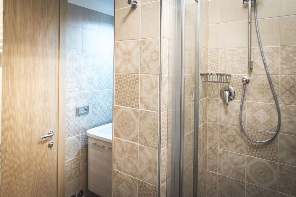 Double Room - Photo 10