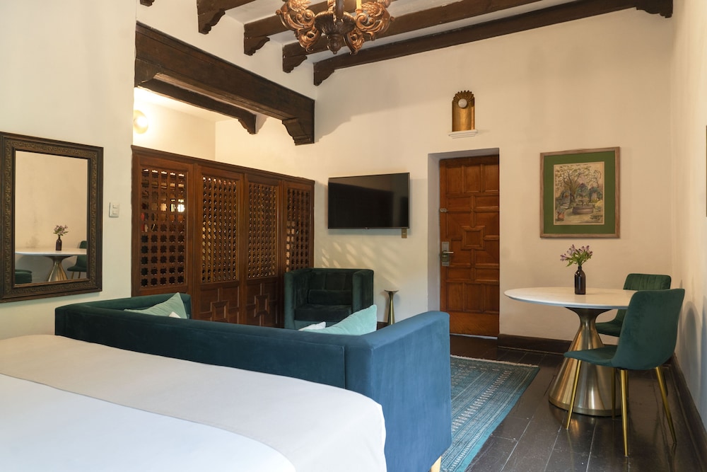 Romantic Suite with a Bathtub - Photo 20