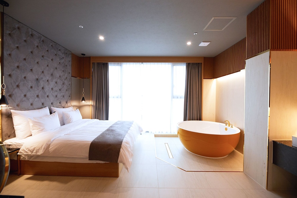 Suite Twin Room, Ocean View photo 1