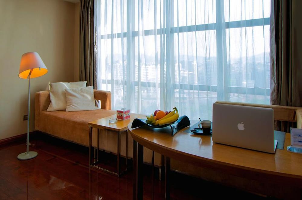 Business Room, 1 King Bed, Smoking