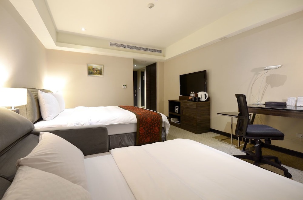 Executive Quadruple Room photo 2