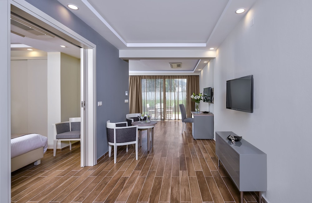 Family Suite, 2 Bedrooms, 2 Bathrooms - Photo 4