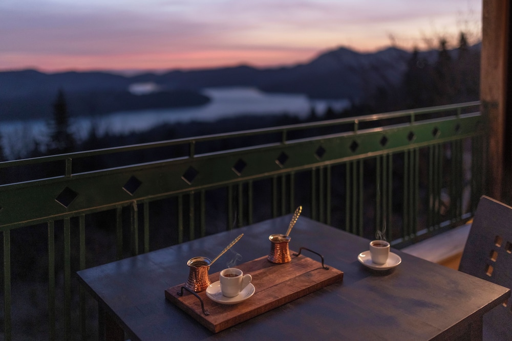Apartment, 1 Bedroom, Balcony, Lake View photo 2