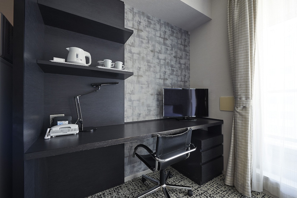 Premium Single Room - Smoking photo 3