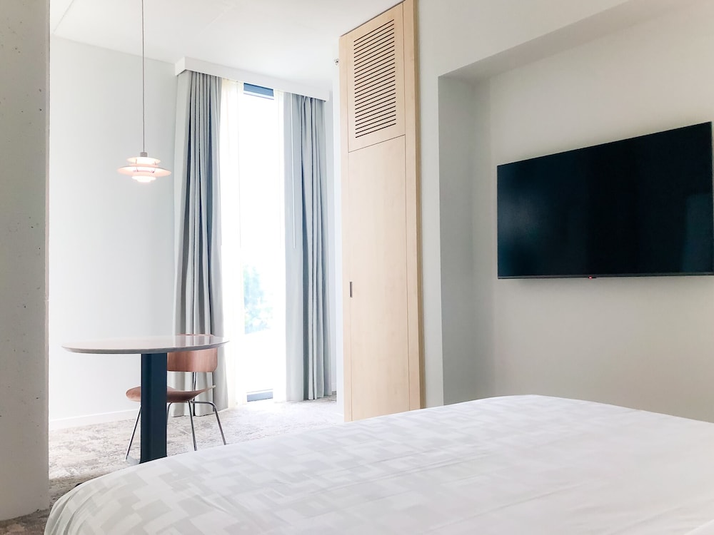 Suite, City View - Photo 1