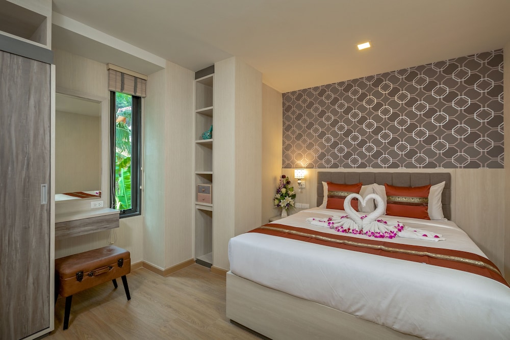 Two Bedroom Penthouse with Private Pool and Partial Sea View - Photo 1