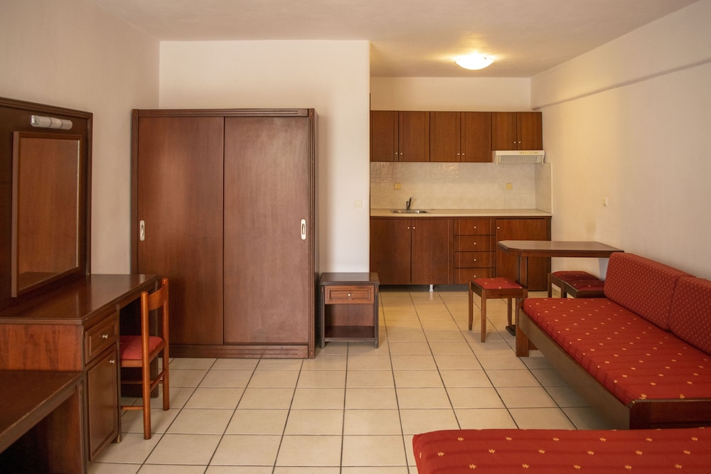Standard Triple Room - Photo 6