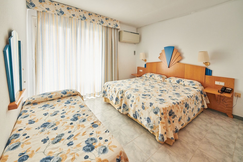Habitación Triple con Vista al Mar