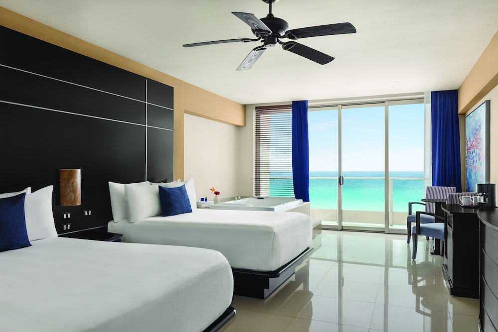 Premium Suite, 2 Double Beds photo 1