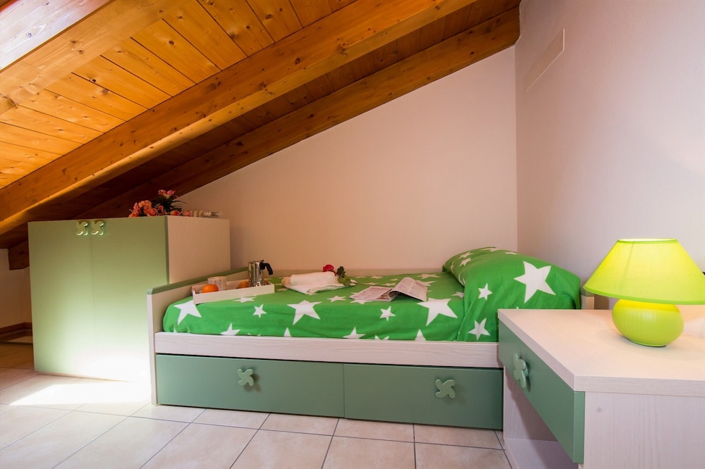 Family Apartment, 2 Bedrooms, 2 Bathrooms, Mountainside (Residence La Mimosa Apt. Due) photo 1