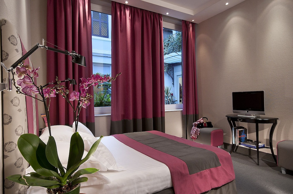 Superior Double or Twin Room thumbnail 5