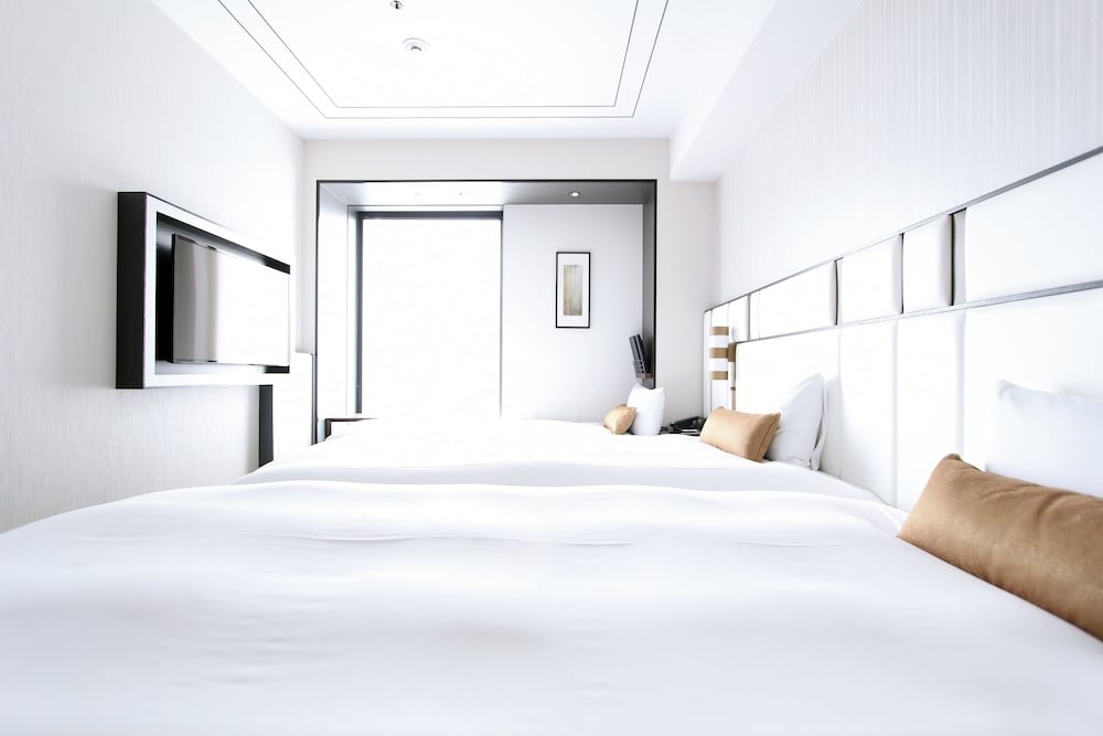 Superior Twin Room with Sofa Bed, Non Smoking thumbnail 5
