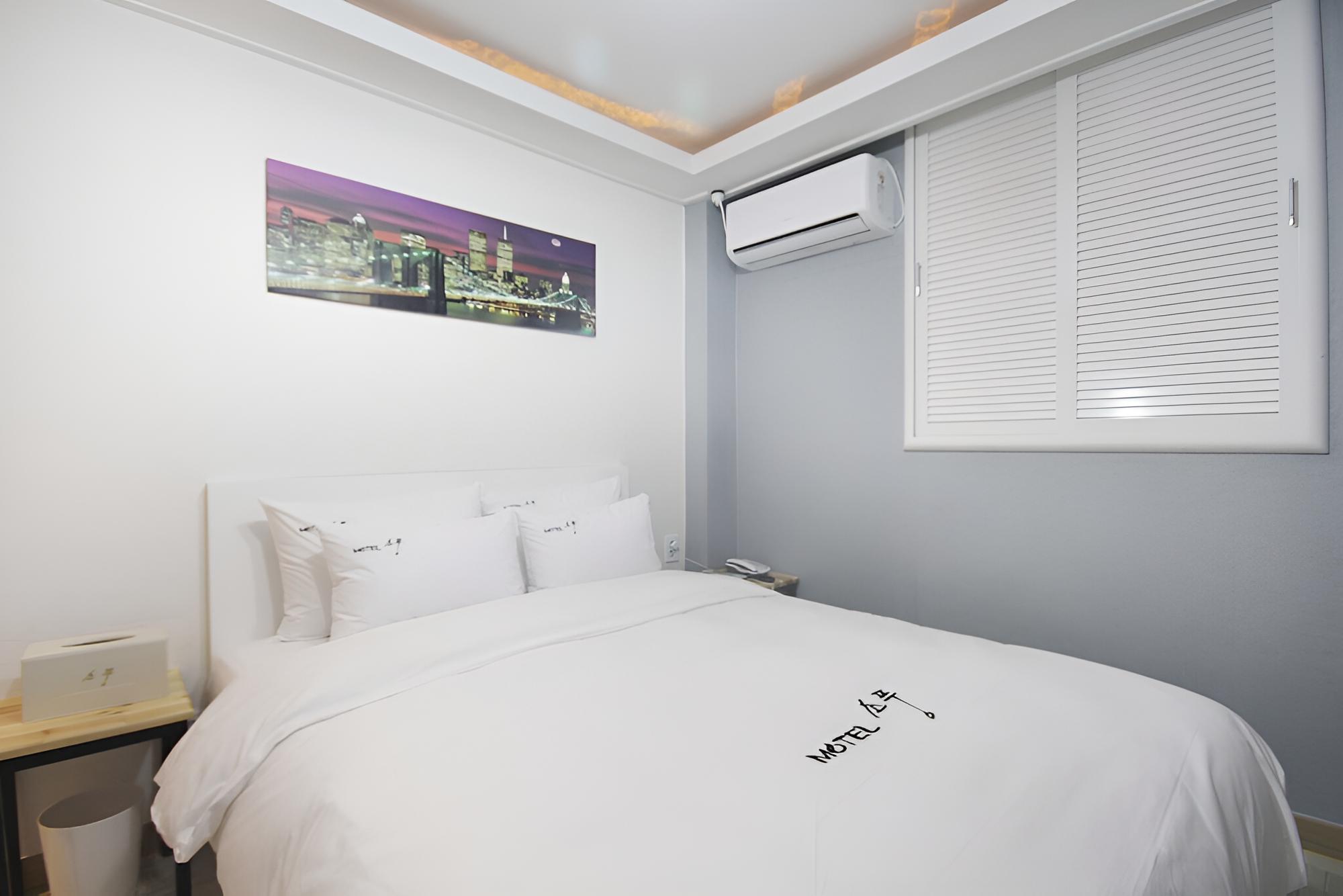 Room (Standard Room) - Photo 16