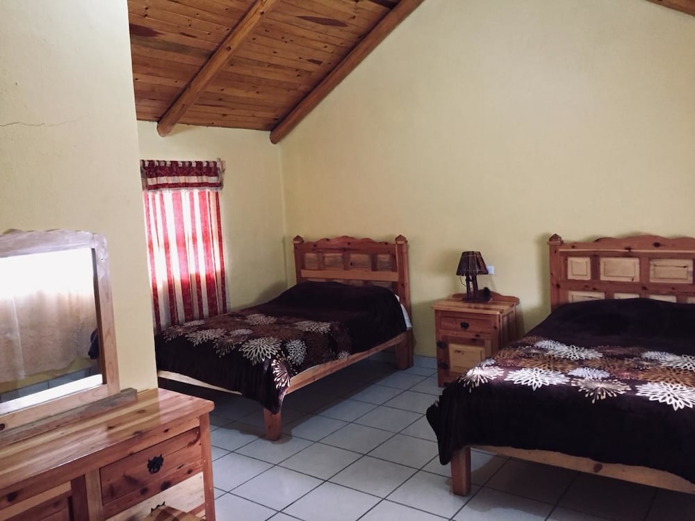 Basic Quadruple Room, 2 Queen Beds photo 2