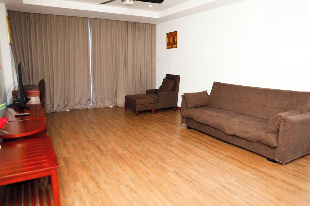 City Apartment, 1 King Bed