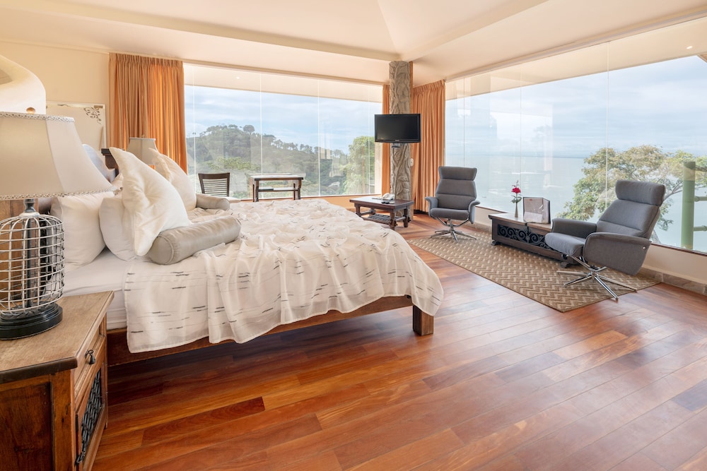Vista Suite with Panoramic Ocean View - Photo 1