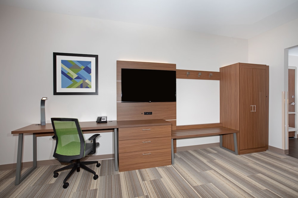 Suite, Multiple Beds, Accessible (Mobility, Accessible Tub) photo 1