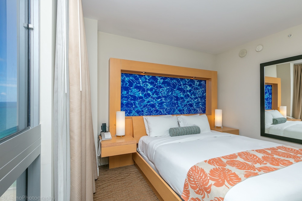 Luxury Studio, 1 King Bed, Bay View photo 3