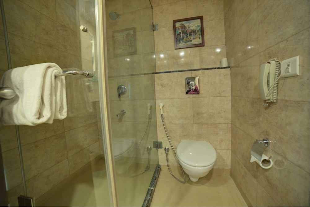 Executive Room - Photo 5