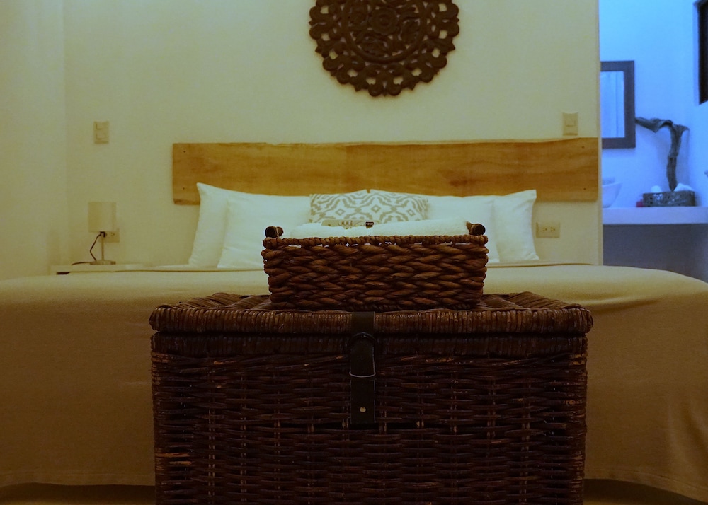 Deluxe Studio, 1 King Bed photo 1