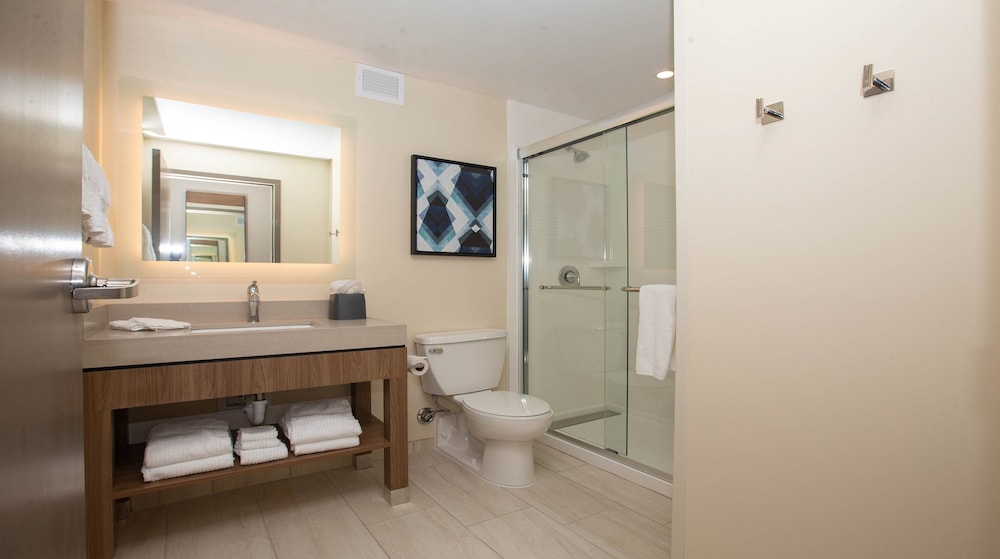Suite - Photo 9