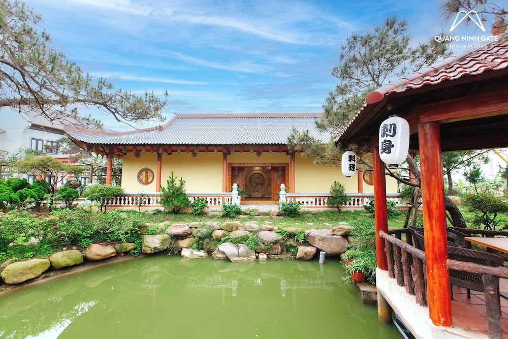Luxury House photo 2