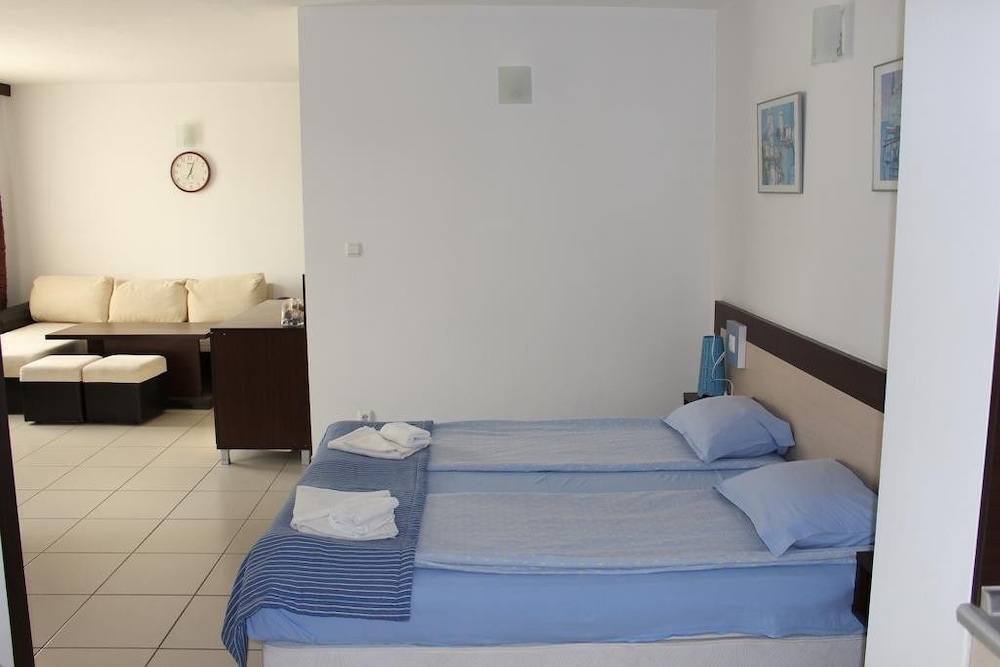 Standard Studio, 1 Double Bed with Sofa bed photo 1