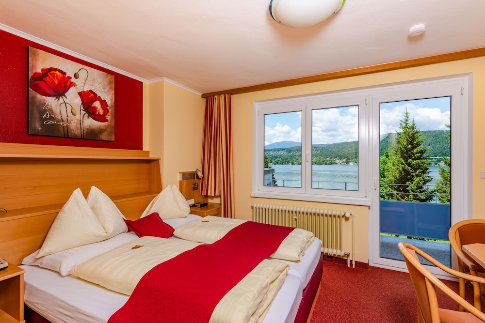 Double Room (A2A2)