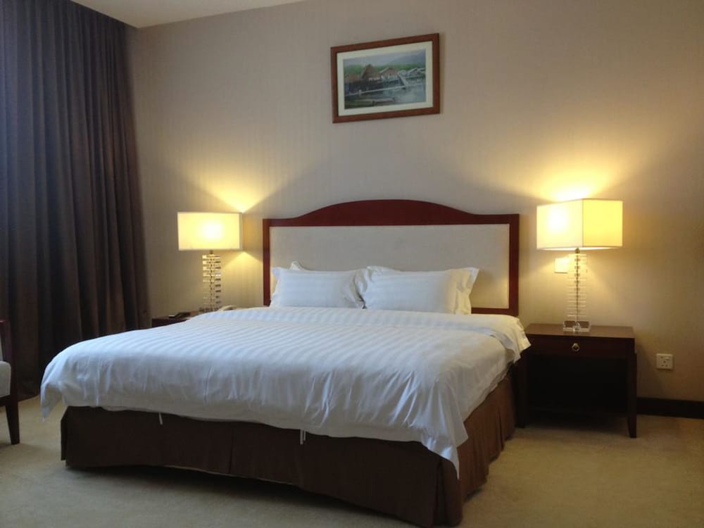 Deluxe Room - Photo 5