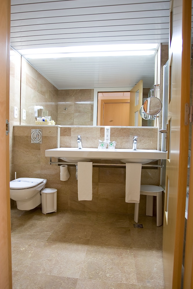 Double Room - Photo 13