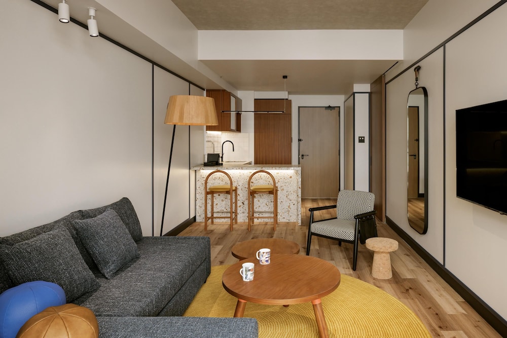 Suite, 1 King Bed with Sofa bed photo 1