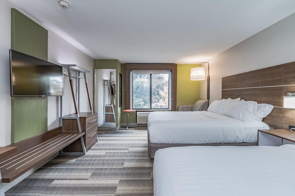 Standard Room, 2 Queen Beds - Photo 2