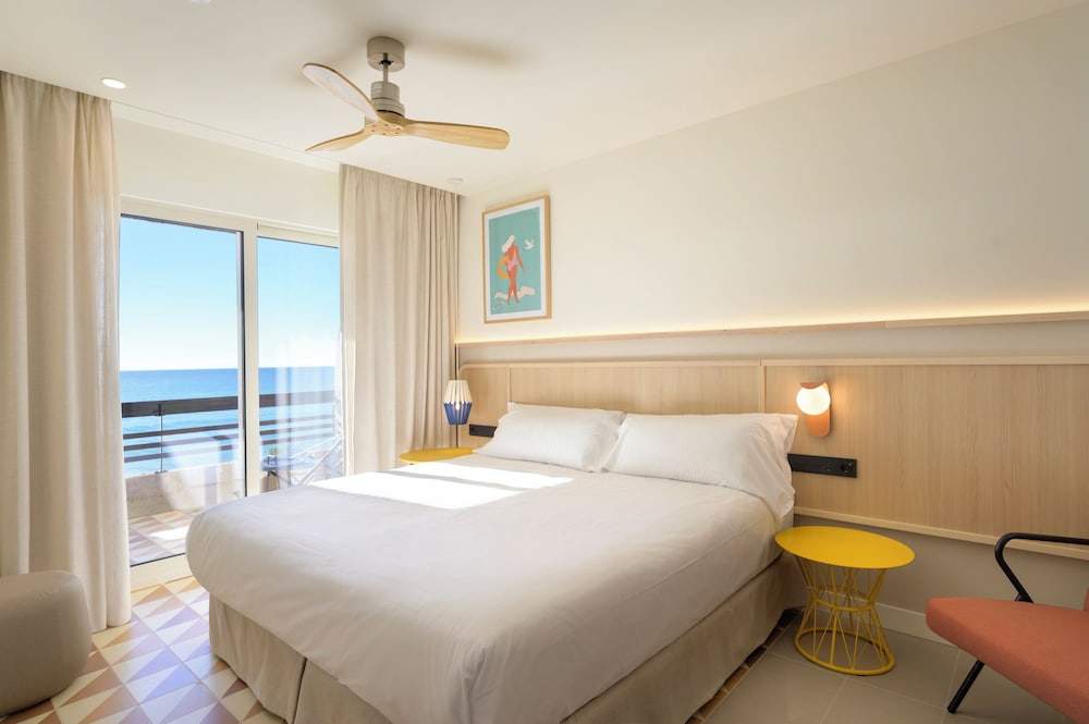 Deluxe Room, Sea View - Photo 2