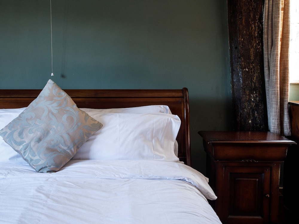 Suite, Ensuite photo 1