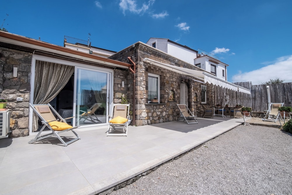 House, 3 Bedrooms, Sea View