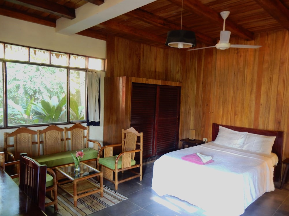 Bungalow With 1 Double Bed And 1 Single Bed