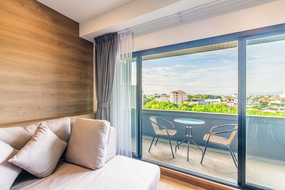 Executive King Room with Private Balcony - Photo 8