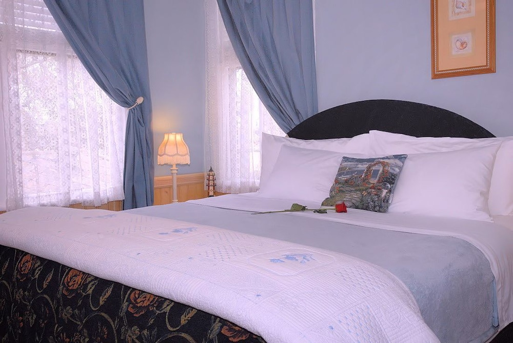 Suite, 1 King Bed (Atlantic) photo 1