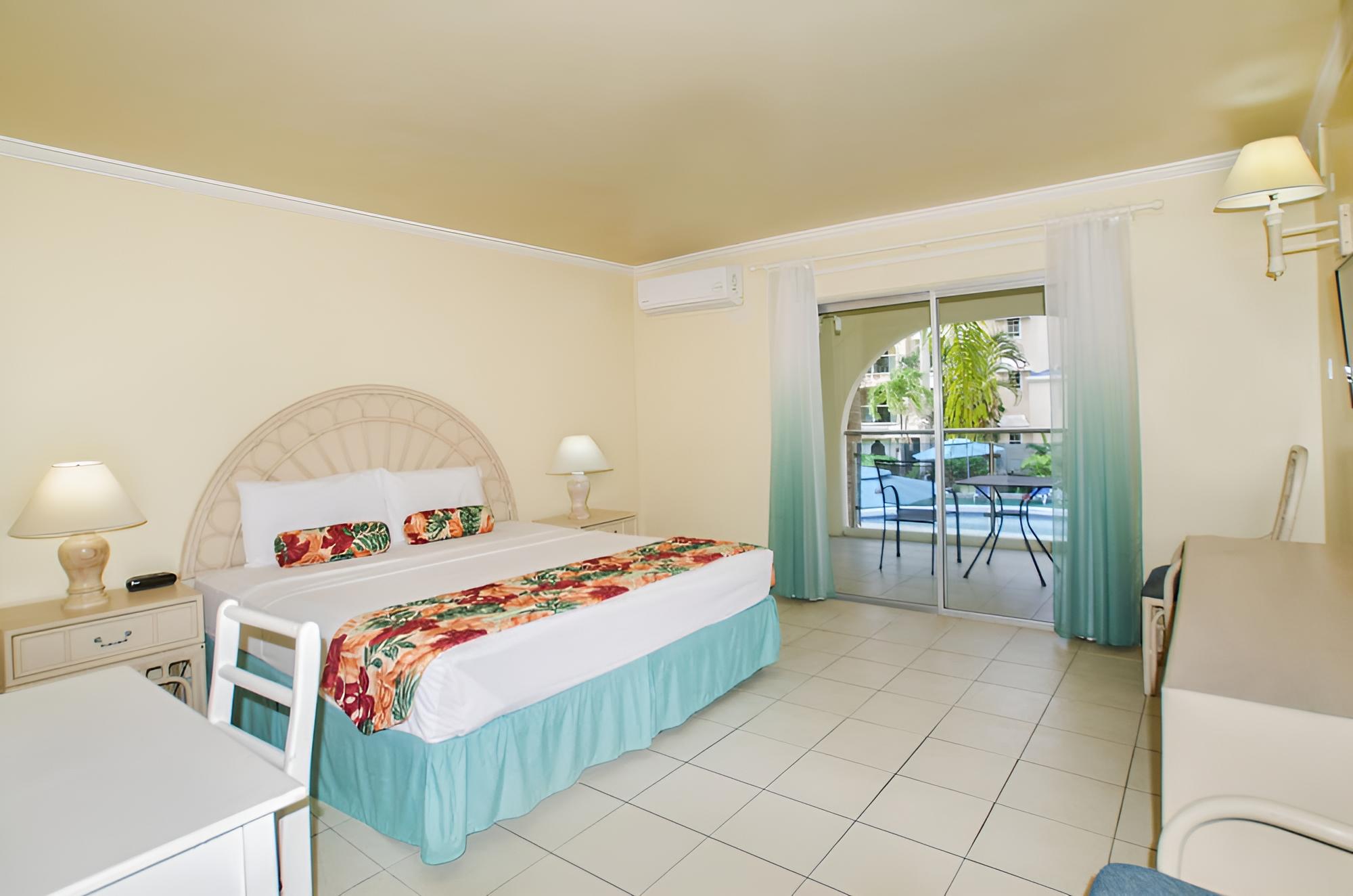 Superior Room, 1 King Bed, Balcony, Pool View - Photo 1