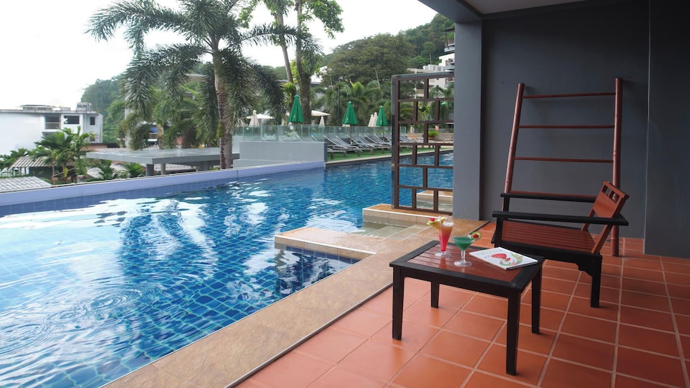 Deluxe Room, Pool Access - Photo 11