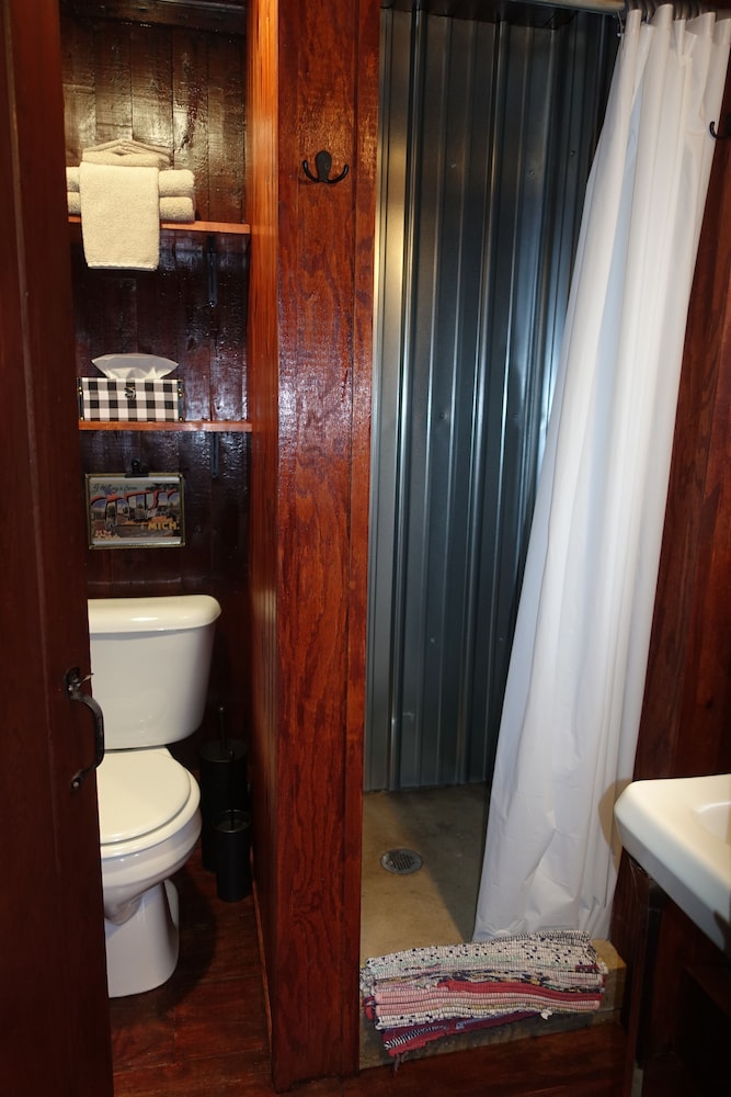 Cabin #8 The Hemingway photo 3