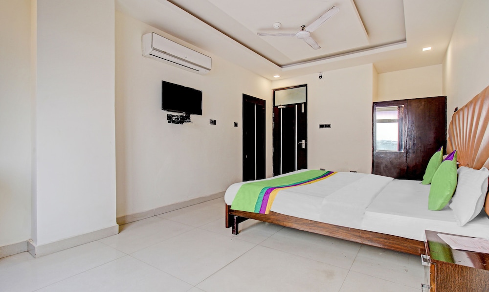 Deluxe Room - Photo 10